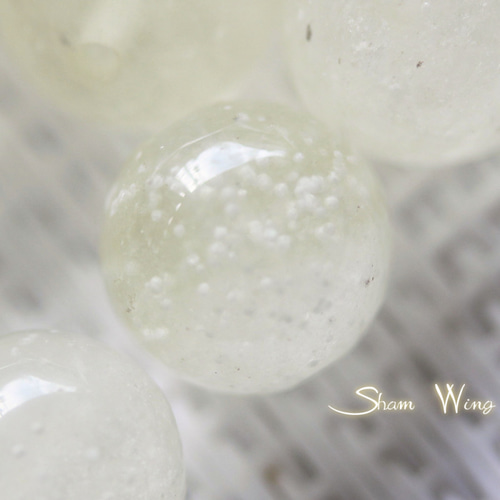 良質□雪花入りリビアングラス ラウンド約9.2～9.6mm☆1粒✧宇宙からの
