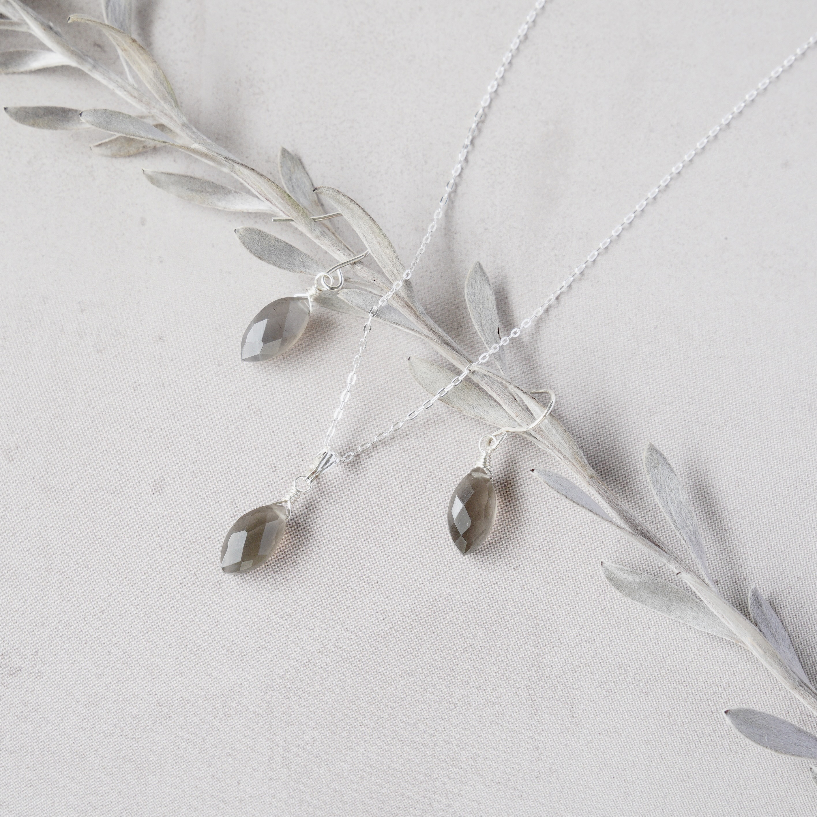 【お得なセット販売】♦︎sv925グレームーンストーンネックレスとピアス♦︎