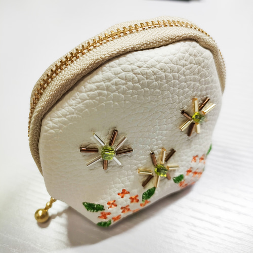 金木犀とビーズの刺繍レザーポーチ（ミニ） 小銭入れ・コイン