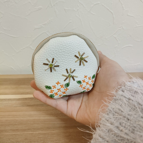 金木犀とビーズの刺繍レザーポーチ（ミニ） 小銭入れ・コイン