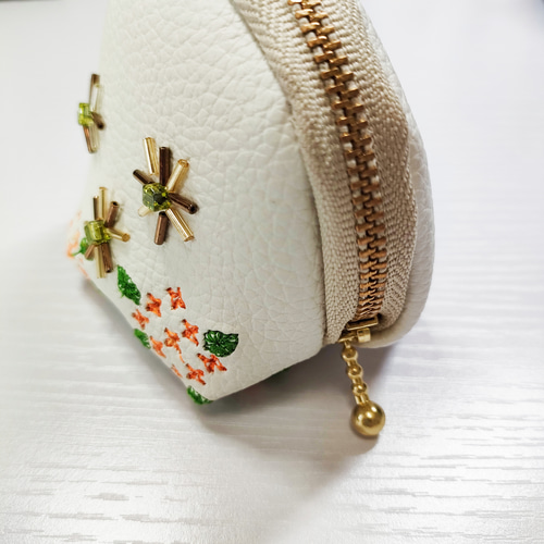 金木犀とビーズの刺繍レザーポーチ（ミニ） 小銭入れ・コインケース