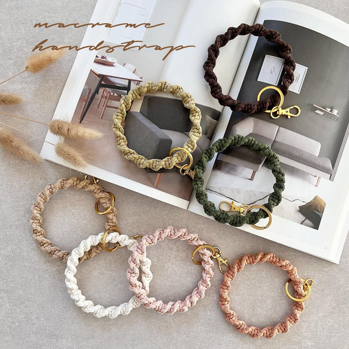 マクラメスマホハンドリングストラップ スマホケース・カバー heureux