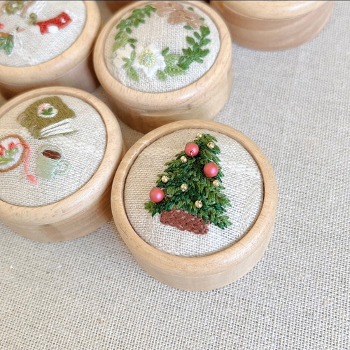 ミラー付 クリスマス刺繍の木製小物ケース【送料無料】 その他