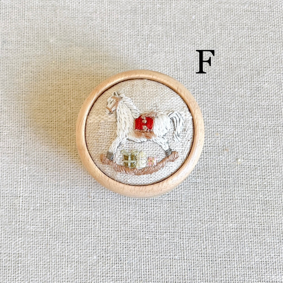 ミラー付 クリスマス刺繍の木製小物ケース【送料無料】 14枚目の画像