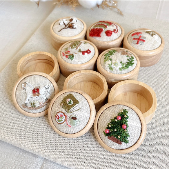 ミラー付 クリスマス刺繍の木製小物ケース【送料無料】 その他