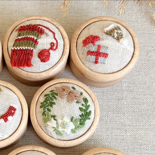 ミラー付 クリスマス刺繍の木製小物ケース【送料無料】 その他
