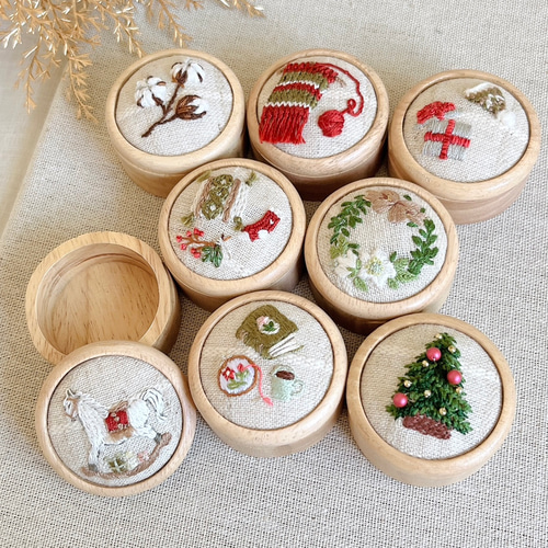 ミラー付 クリスマス刺繍の木製小物ケース【送料無料】 その他