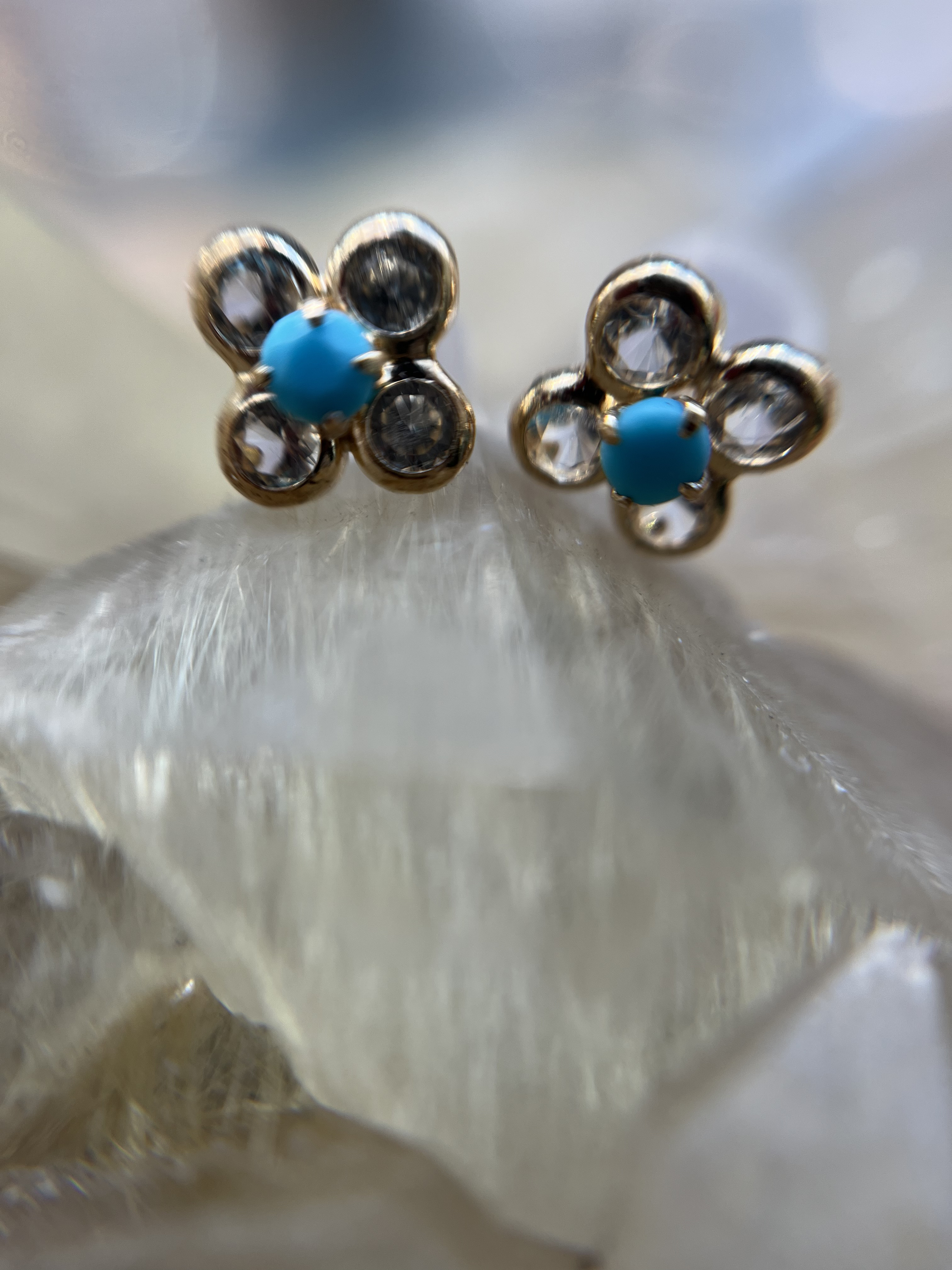 10金 ターコイズピアス　ホワイトトパーズ　スタッドピアス　宝石質 クローバー　四つ葉　ギフト　送料無料