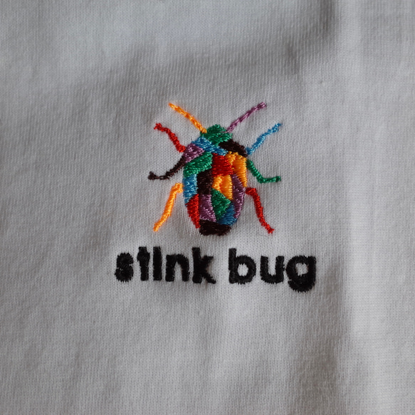 stink bug カメムシ　モザイク調　ワンポイント刺繍Tシャツ　6.2oz 半袖　長袖　白 1枚目の画像