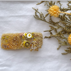 ゴールドビーズ刺繍ヘアアクセ（パッチンピンバレッタヘアアクセサリーヘアピン） 1枚目の画像