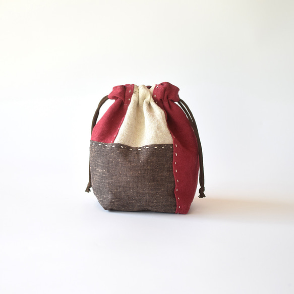 紅色 Kogin 刺繡 x 拼布 [遠州棉麻帶角撐抽繩袋] 非常適合整理行李。 第2張的照片