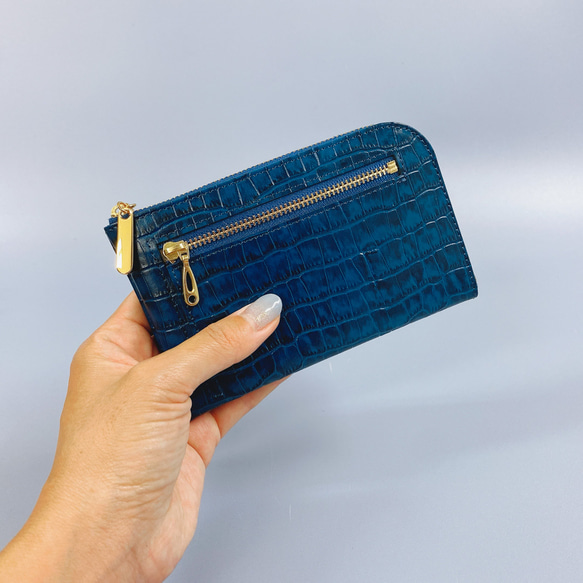 薄くて軽いコンパクトな財布 10枚カードポケット　クロコ形押し　ブルー スクイーズ 4枚目の画像