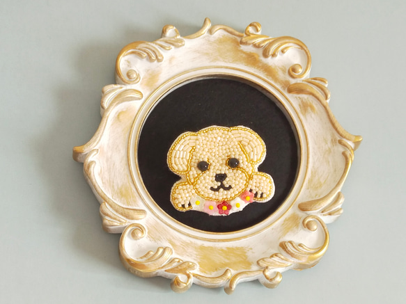 犬のビーズ刺繍ブローチ 2枚目の画像