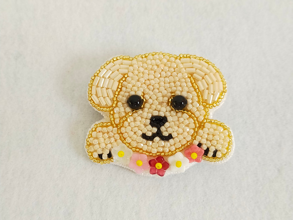 犬のビーズ刺繍ブローチ 1枚目の画像