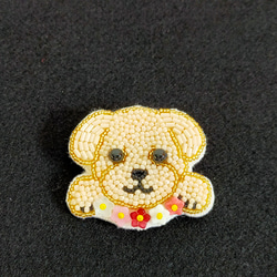 犬のビーズ刺繍ブローチ 5枚目の画像