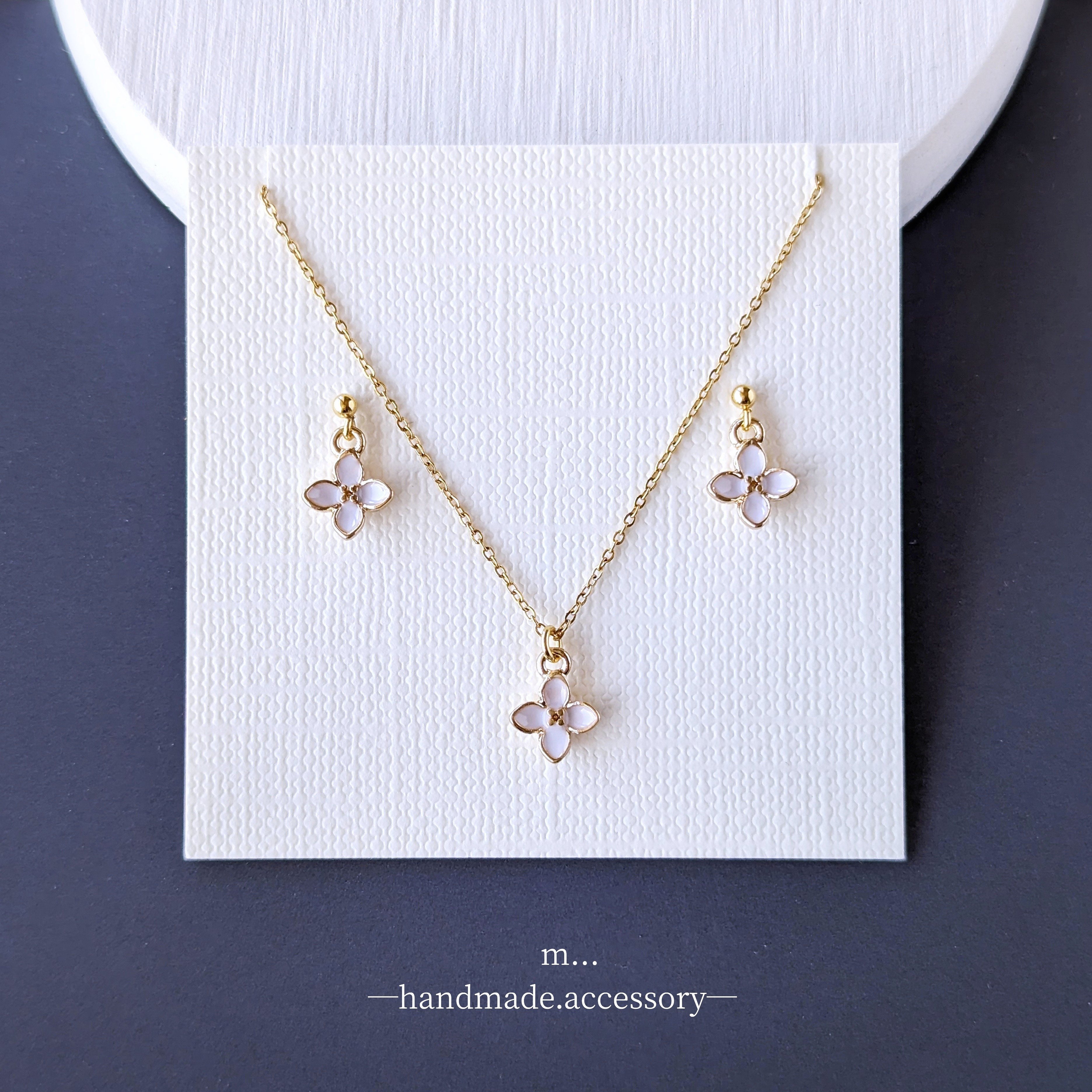 ＊2点セット＊ 小さな銀木犀の1粒プチピアス/イヤリング＆ネックレスセット