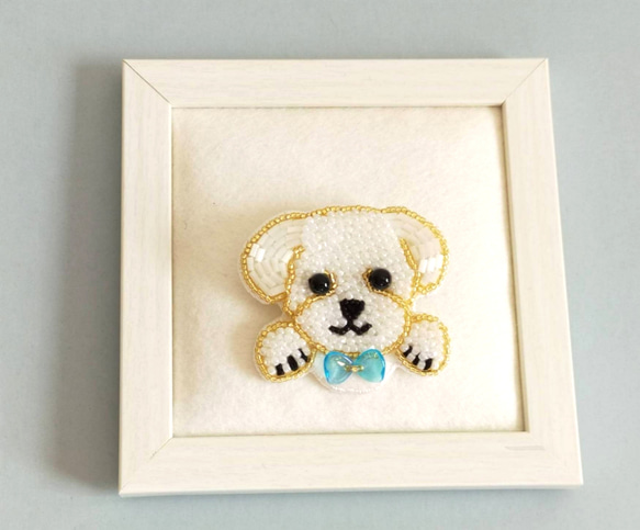 犬のビーズ刺繍ブローチ 2枚目の画像