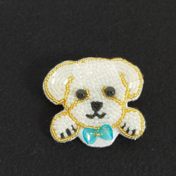 犬のビーズ刺繍ブローチ 6枚目の画像