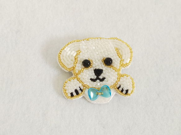 犬のビーズ刺繍ブローチ 5枚目の画像