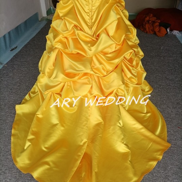 美品！ウエディングドレス　ベル　プリンセス　ドレス　光沢サテン　カラードレス 花嫁 8枚目の画像