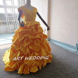 美品！ウエディングドレス　ベル　プリンセス　ドレス　光沢サテン　カラードレス 花嫁 2枚目の画像