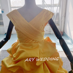 美品！ウエディングドレス　ベル　プリンセス　ドレス　光沢サテン　カラードレス 花嫁 3枚目の画像