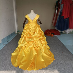 美品！ウエディングドレス　ベル　プリンセス　ドレス　光沢サテン　カラードレス 花嫁 7枚目の画像