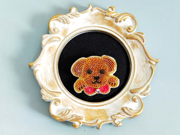 犬のビーズ刺繍ブローチ 4枚目の画像