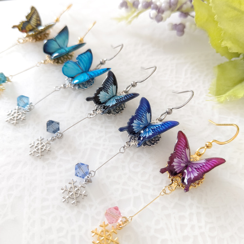 アシンメトリー雪の結晶とスワロフスキー✩.*˚ 羽ばたく蝶々