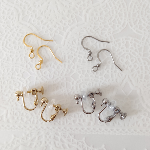 アシンメトリー♪羽ばたく蝶々とスワロフスキーの蝶々ピアス。蝶々