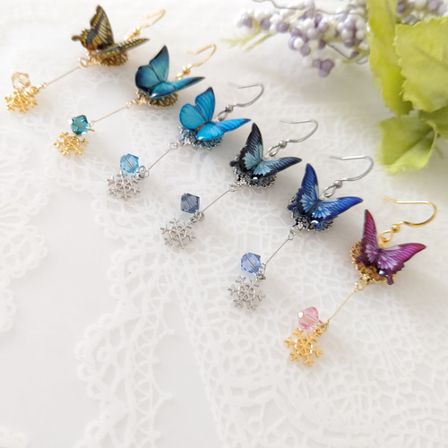 アシンメトリー雪の結晶とスワロフスキー✩.*˚ 羽ばたく蝶々。蝶々