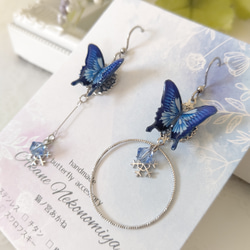 アシンメトリー雪の結晶とスワロフスキー✩.*˚ 羽ばたく蝶々。蝶々