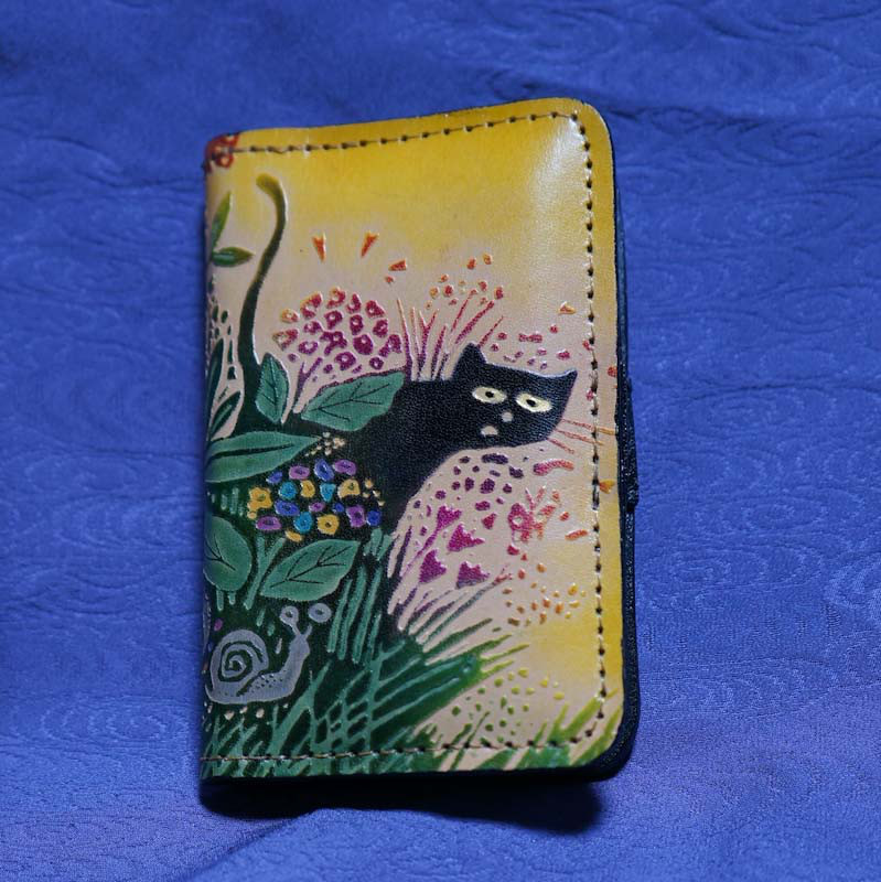 猫のデザイン　レザークラフト　 名刺入れ　森の猫。、黄系 catwalk　oikawa