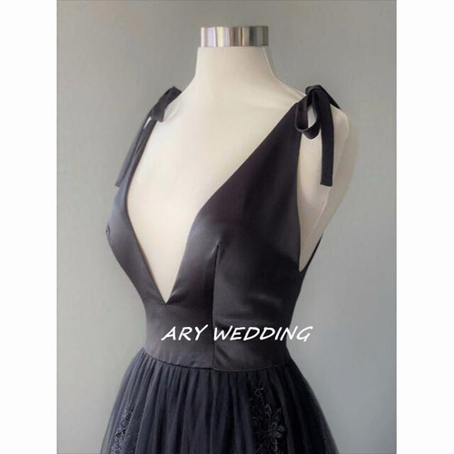 大人気上昇！パーティードレス 2次会 演奏会 黒 深Vネック プリンセス  