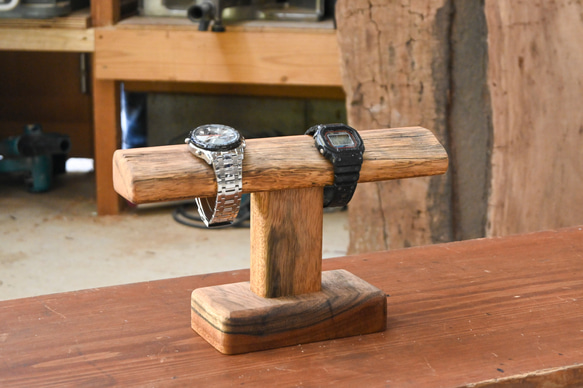 ウォッチスタンド　〜ニューギニアウォルナットの腕時計スタンド〜 4枚目の画像