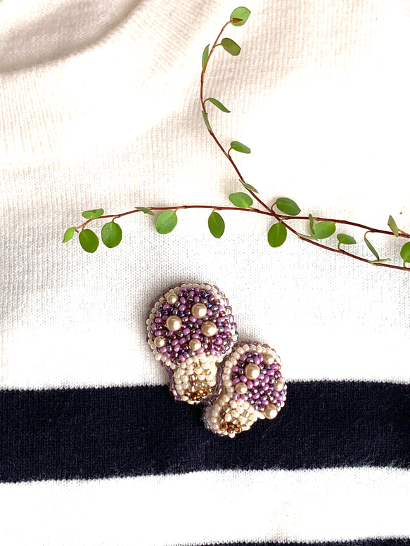 《送料込》ビーズ刺繍＊おとぎの国のきのこブローチ/purple 4枚目の画像