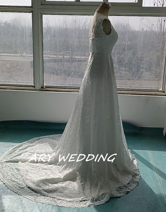 高品質！全蕾絲灰白色露背婚紗古典優雅令人垂涎的禮服婚禮/招待會 第6張的照片