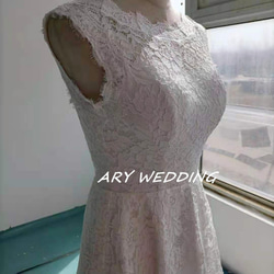高品質！全蕾絲灰白色露背婚紗古典優雅令人垂涎的禮服婚禮/招待會 第2張的照片