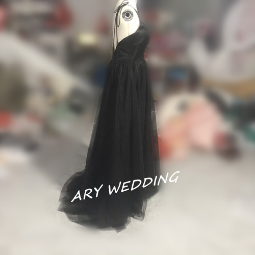 高品質！キャミソール パーティードレス 黒 ソフトチュール 短トレーン  