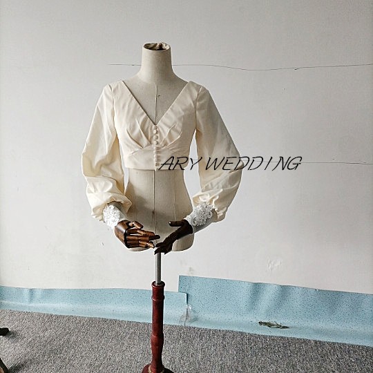 フランス風 ウエディングドレス ボレロ   薄シャンパンの色 Vネックドレ 長袖 可愛い 花嫁/2次会