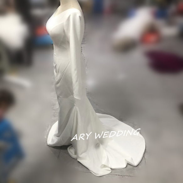 高品質！フランス風 ウエディングドレス 花嫁 /2次会 ホワイト Vネックドレ 長袖 ロングドレス 2枚目の画像