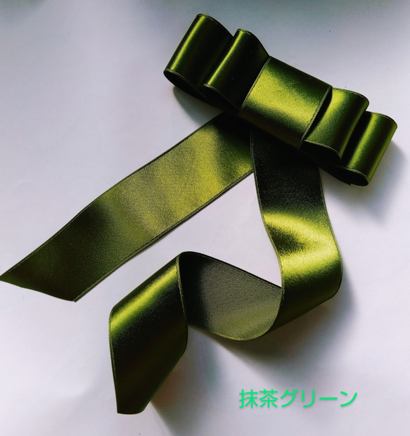 サテンリボン　グリーン　日本製　38mm 2m以上　ラッピング　髪飾り　ハンドメイド　ラッピング　リボンタイ 1枚目の画像
