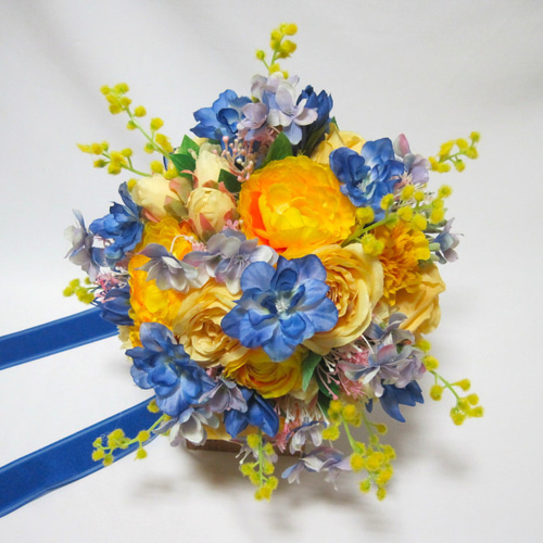 ミモザと青のクラッチブーケ♪ブートニア付き♪生花みたいに綺麗な造花