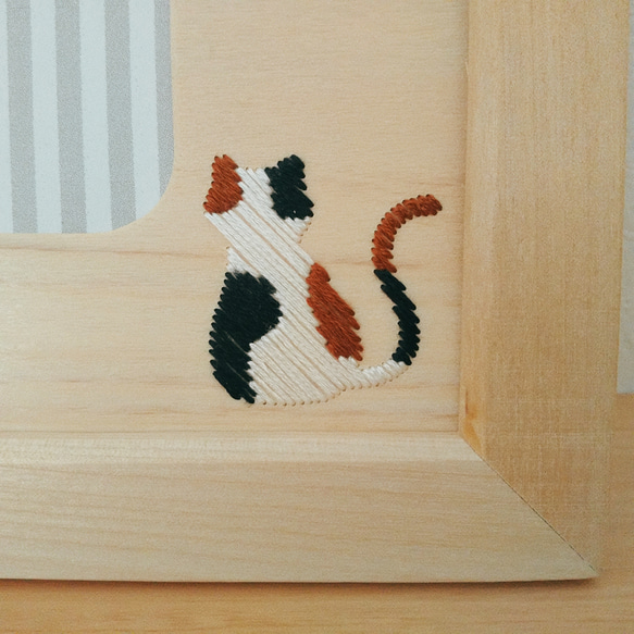 三毛猫の木刺繍フォトフレーム 2枚目の画像