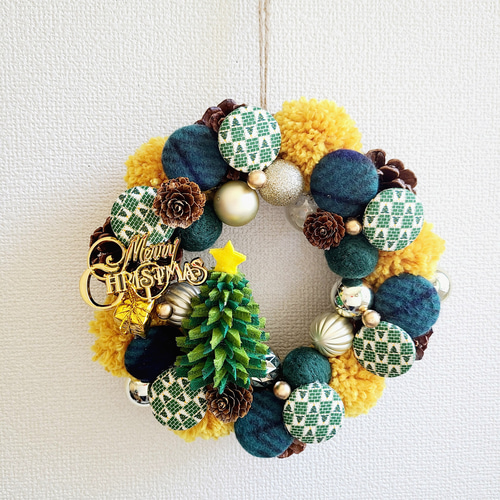 2023年クリスマスオーナメントリース くるみボタンアレンジ 北欧