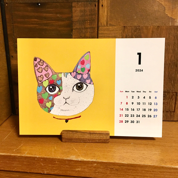 （送料無料）2024年　彩り12色　猫/卓上カレンダー　木製スタンド付き 1枚目の画像