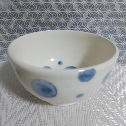 水玉模様のご飯茶碗 3枚目の画像