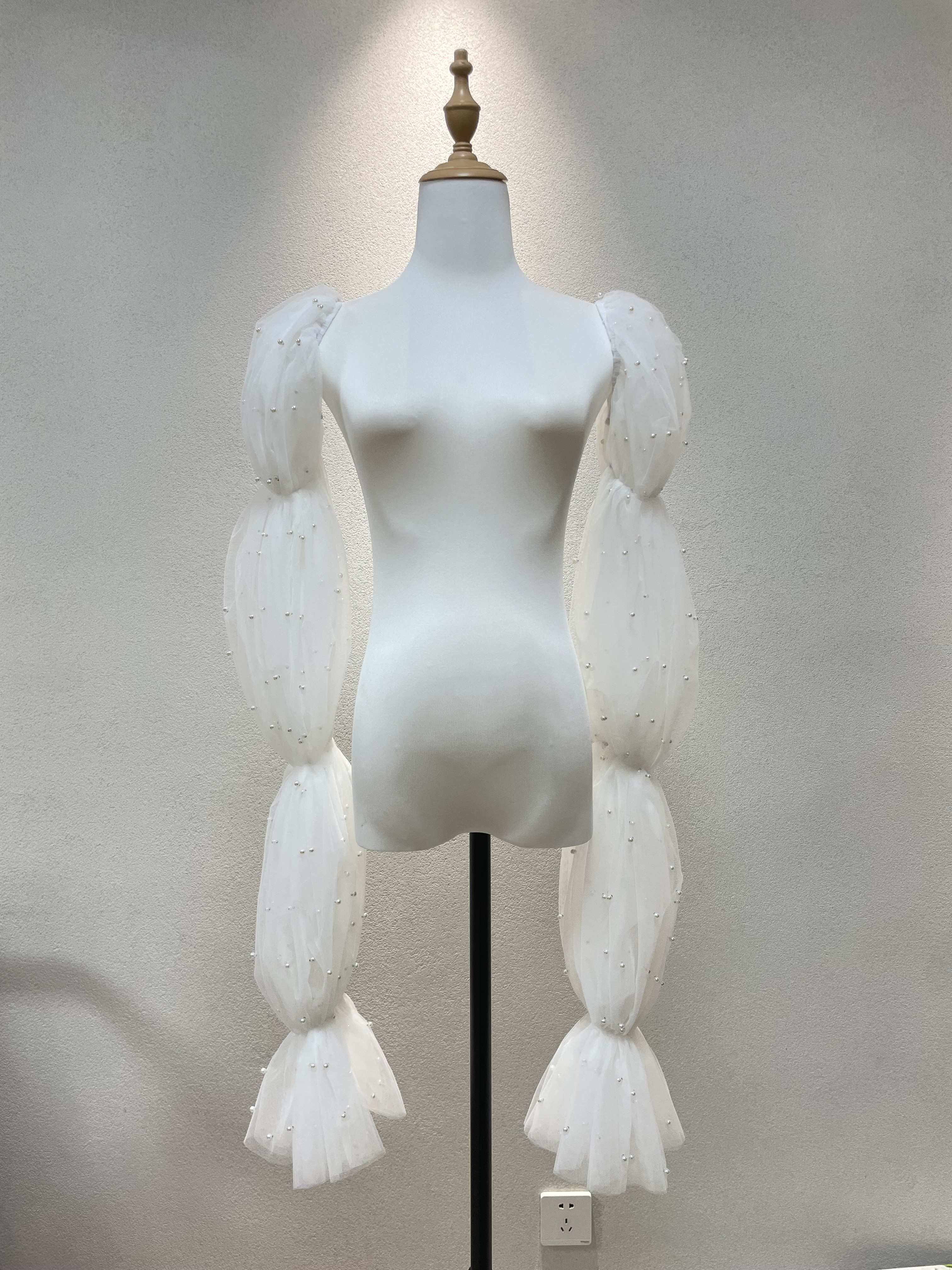 大人気！可愛いお袖　たっぷりパール　豪華　2層チュール　長袖　お色直し　オーダー可能　二の腕を隠せる　取り外し可能結婚式