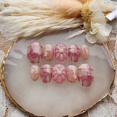 受注制作】ぷっくりフラワー&桃とチェック柄ネイル/チェック柄