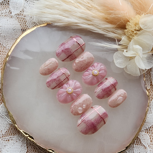 ぷっくりフラワー　いちご　チェック柄　ニュアンスネイル　夏ネイル　ガーリー ea2b8fef263b3a8519250028369351